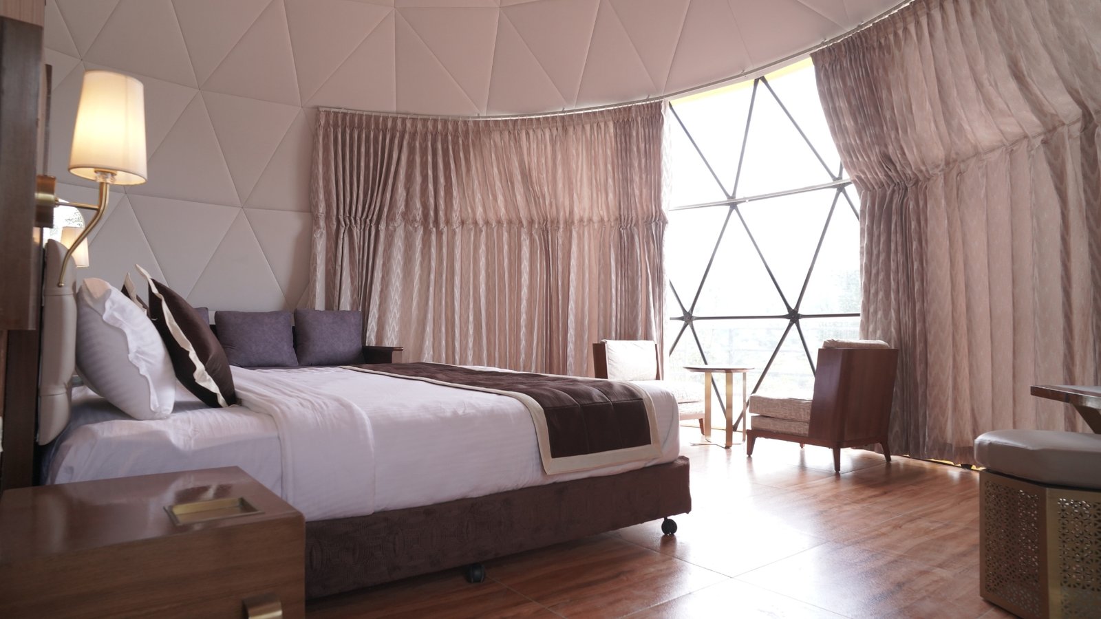 Best dome stay in Kodaikanal at Lushgreen Glamp. Luxury domes in Shenbaganur with privacy, nature views & comfort.